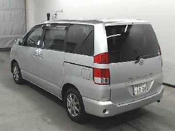 TOYOTA NOAH 2006 Image 2