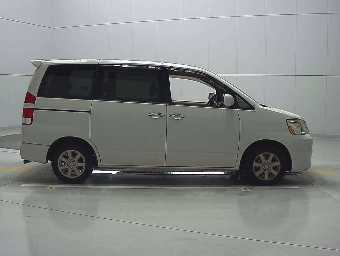 TOYOTA NOAH 2007 Image 3