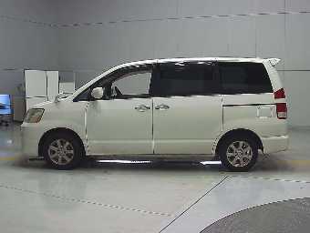 TOYOTA NOAH 2007 Image 4