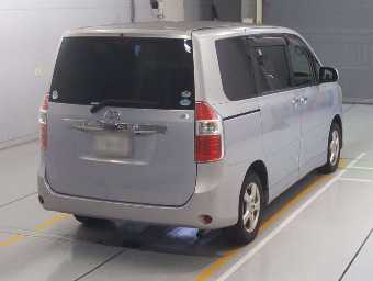TOYOTA NOAH 2009 Image 2