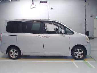 TOYOTA NOAH 2009 Image 3