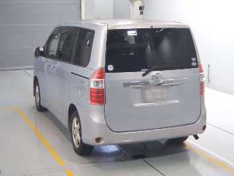 TOYOTA NOAH 2009 Image 6
