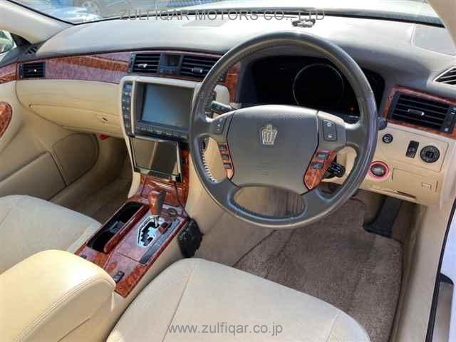TOYOTA CROWN 2004 Image 3