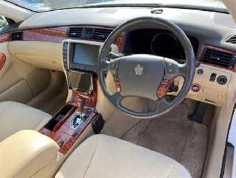 TOYOTA CROWN 2004 Image 3