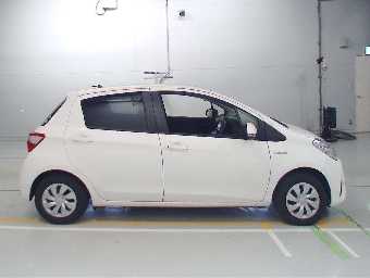 TOYOTA VITZ 2019 Image 3