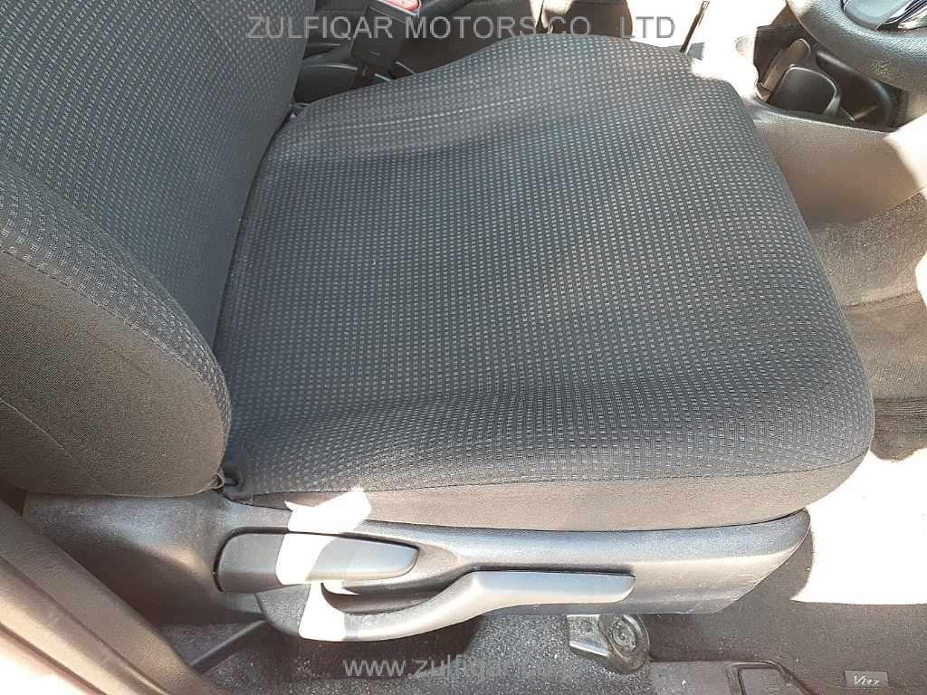 TOYOTA VITZ 2019 Image 8