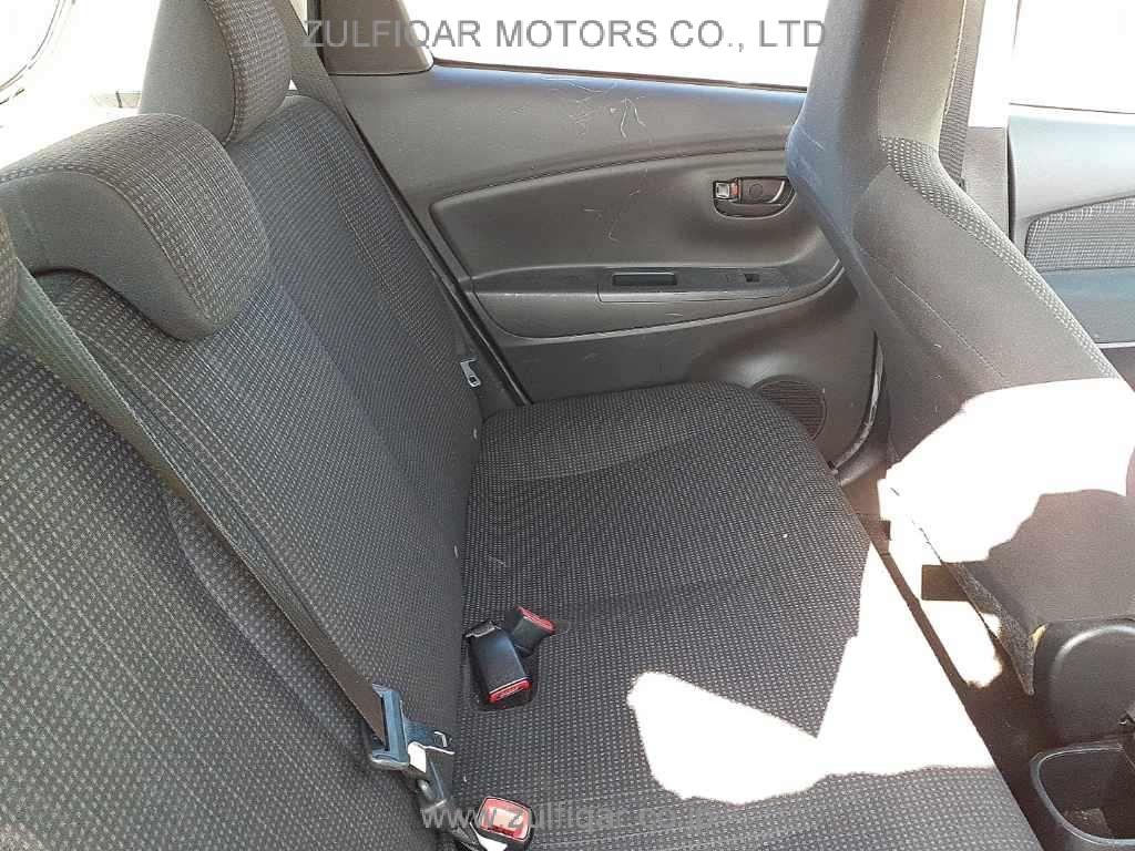 TOYOTA VITZ 2019 Image 9