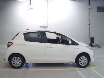 TOYOTA VITZ 2019 Image 3