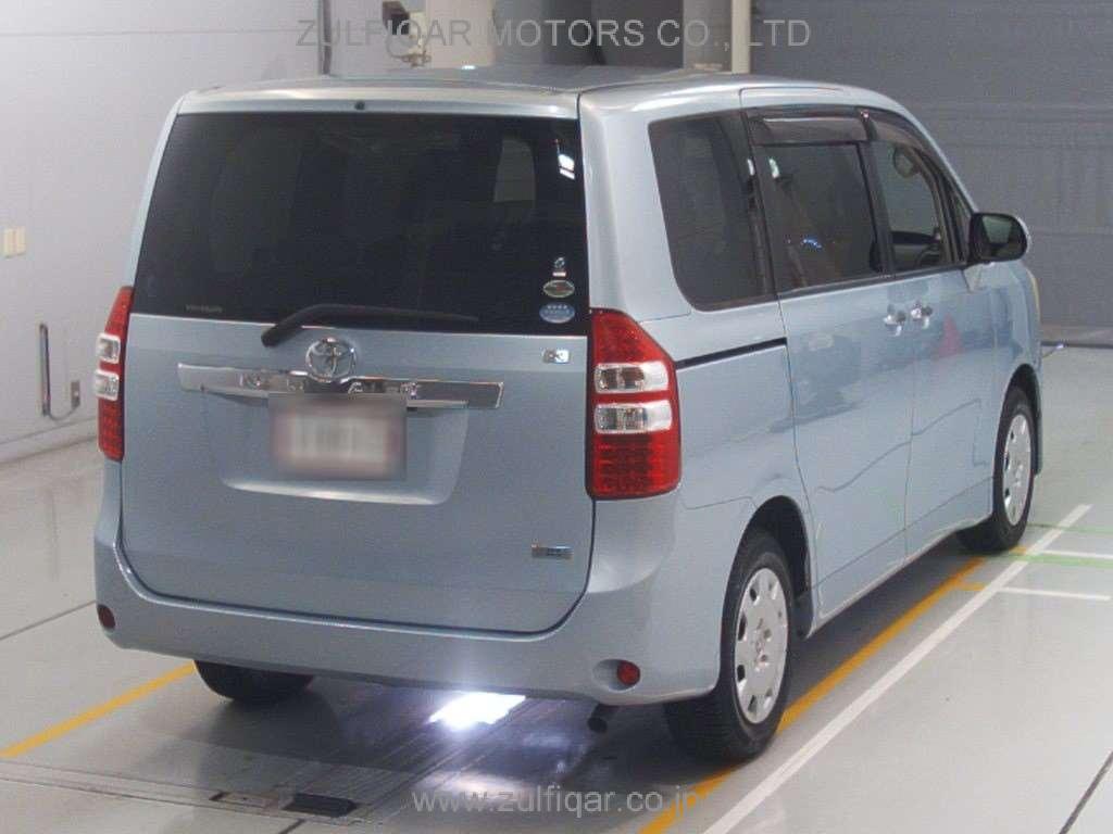 TOYOTA NOAH 2011 Image 2