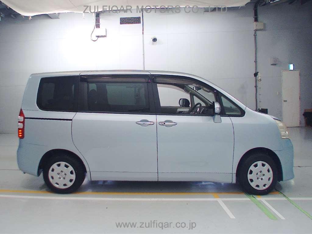 TOYOTA NOAH 2011 Image 3