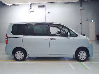 TOYOTA NOAH 2011 Image 3