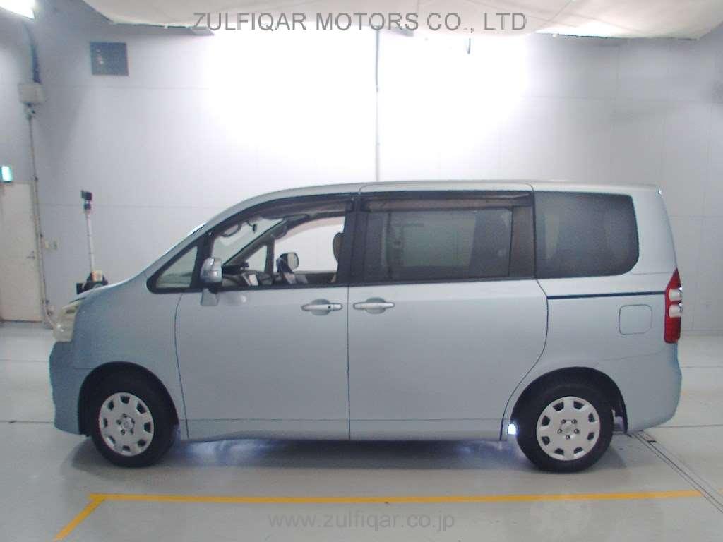 TOYOTA NOAH 2011 Image 4