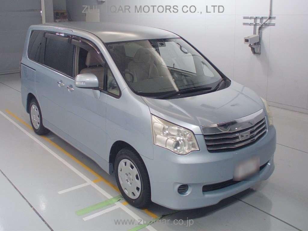 TOYOTA NOAH 2011 Image 5
