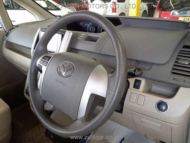 TOYOTA NOAH 2011 Image 7