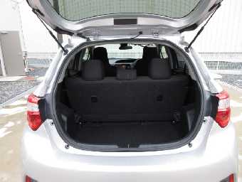 TOYOTA VITZ 2017 Image 11