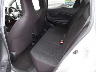 TOYOTA VITZ 2017 Image 13