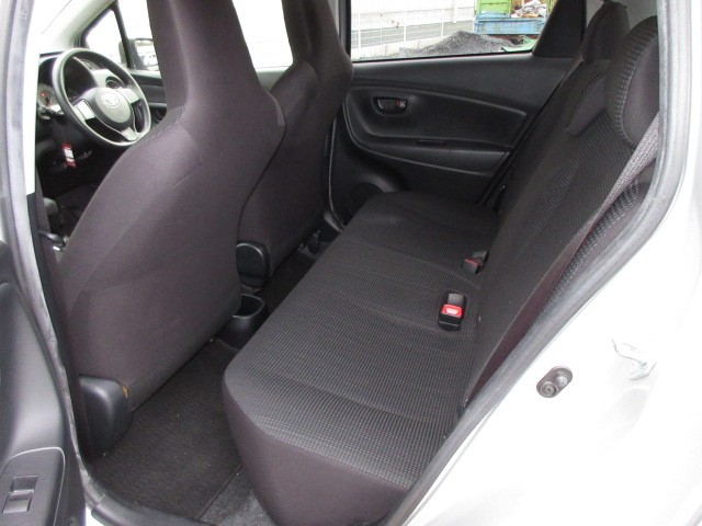 TOYOTA VITZ 2017 Image 19