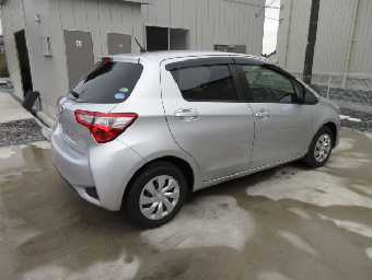 TOYOTA VITZ 2017 Image 3