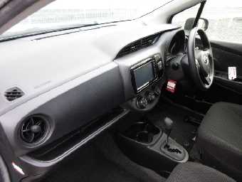 TOYOTA VITZ 2017 Image 15