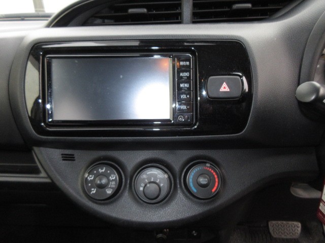 TOYOTA VITZ 2017 Image 22