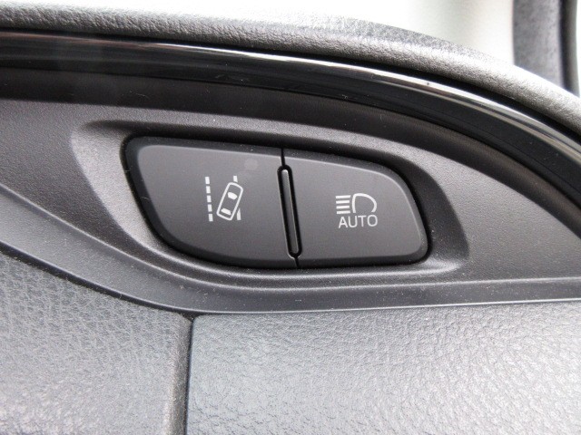 TOYOTA VITZ 2017 Image 24