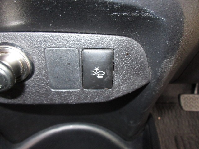 TOYOTA VITZ 2017 Image 25