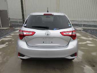 TOYOTA VITZ 2017 Image 4
