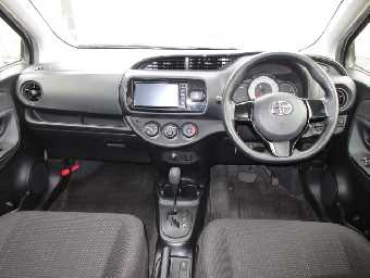 TOYOTA VITZ 2017 Image 8