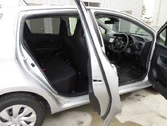 TOYOTA VITZ 2017 Image 10