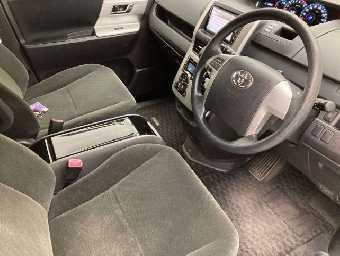 TOYOTA NOAH 2011 Image 3