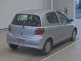 TOYOTA VITZ 2001 Image 2