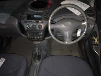 TOYOTA VITZ 2001 Image 4