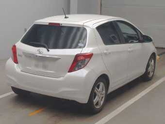 TOYOTA VITZ 2011 Image 2