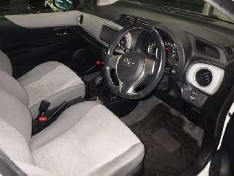 TOYOTA VITZ 2011 Image 3