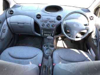 TOYOTA VITZ 2000 Image 3