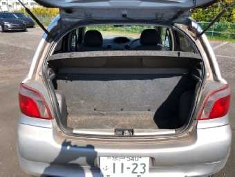 TOYOTA VITZ 2000 Image 8