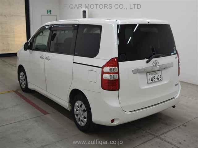 TOYOTA NOAH 2012 Image 2