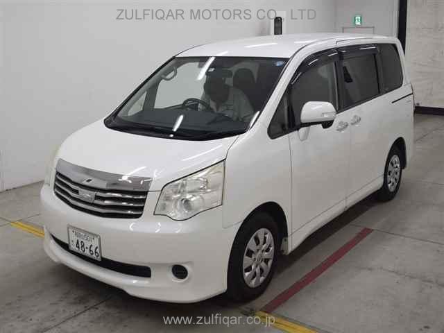 TOYOTA NOAH 2012 Image 4