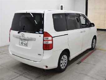 TOYOTA NOAH 2012 Image 4
