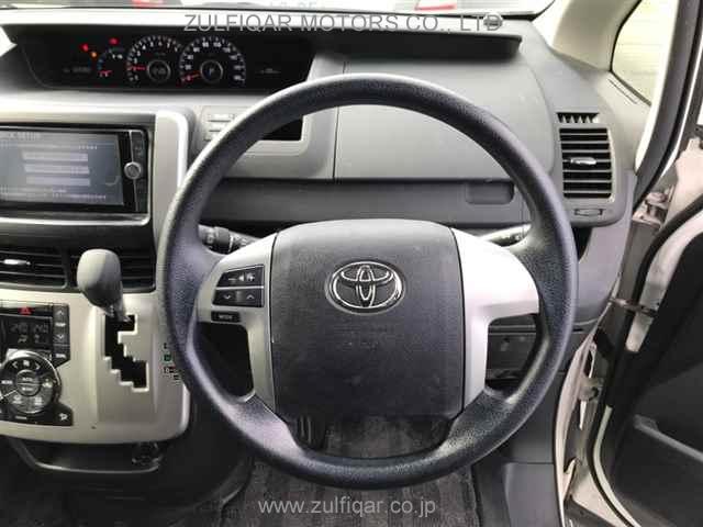 TOYOTA NOAH 2012 Image 7