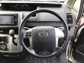 TOYOTA NOAH 2012 Image 6