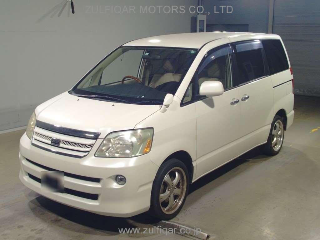 TOYOTA NOAH 2005 Image 1