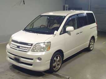 TOYOTA NOAH 2005 Image 1