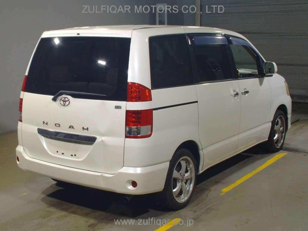 TOYOTA NOAH 2005 Image 2