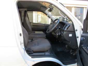 TOYOTA HIACE 2015 Image 11