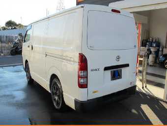 TOYOTA HIACE 2015 Image 4