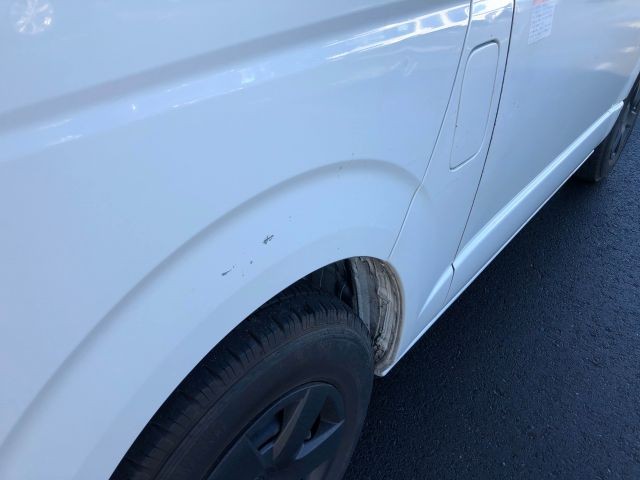 TOYOTA HIACE 2015 Image 32