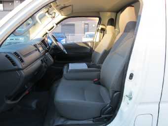 TOYOTA HIACE 2015 Image 10