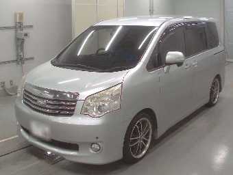 TOYOTA NOAH 2010 Image 1