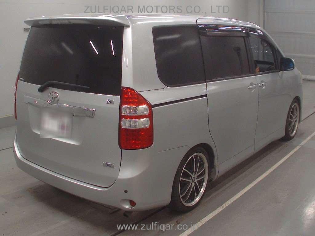TOYOTA NOAH 2010 Image 2